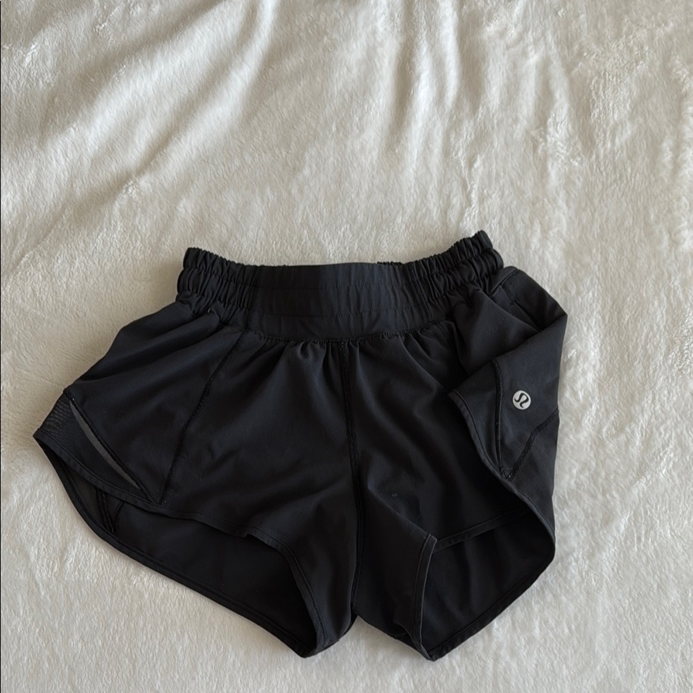Lululemon hotty hot low-rise lined shorts 2.5"